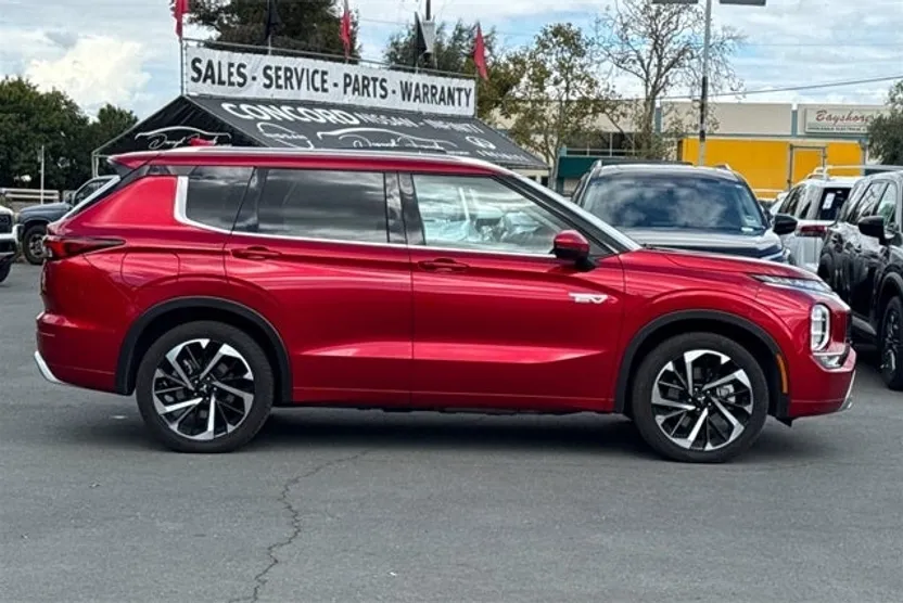 2024 Mitsubishi Outlander PHEV SEL photo 1