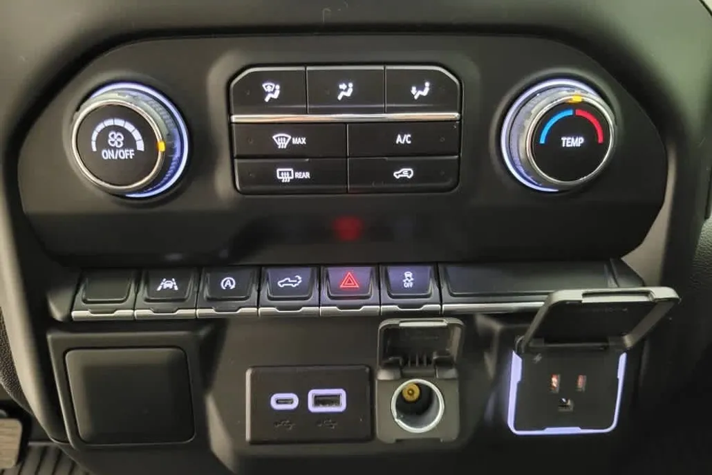 2024 Chevrolet Silverado 1500 Custom photo 1