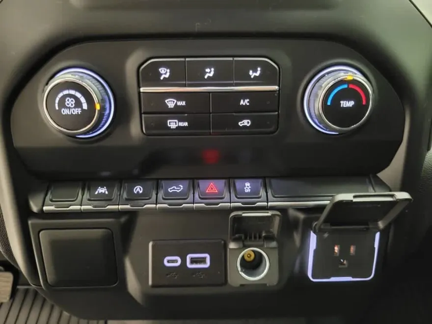 2024 Chevrolet Silverado 1500 Custom photo 1