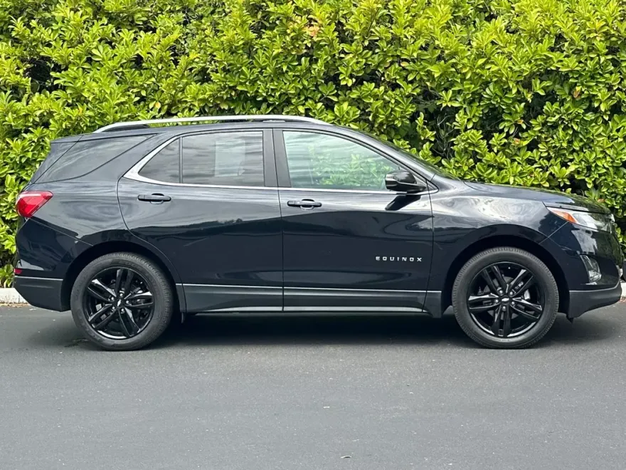 2021 Chevrolet Equinox LT photo 1