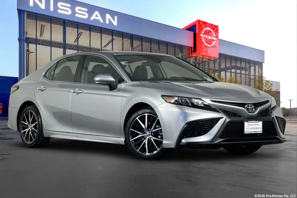 2023 Toyota Camry SE photo 1