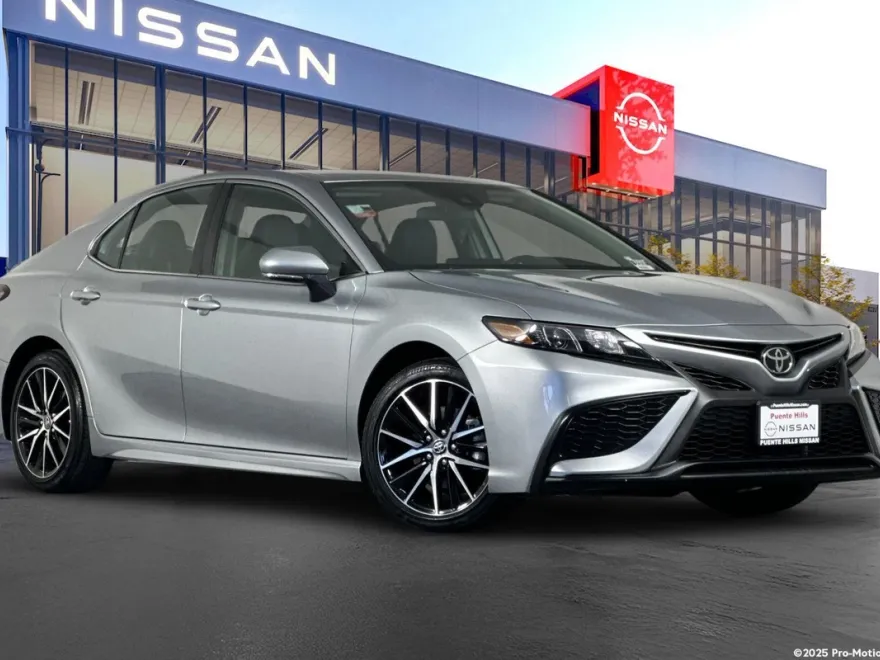 2023 Toyota Camry SE photo 1