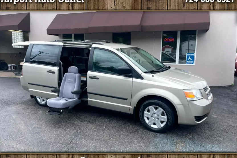 2008 Dodge Grand Caravan SE photo 1