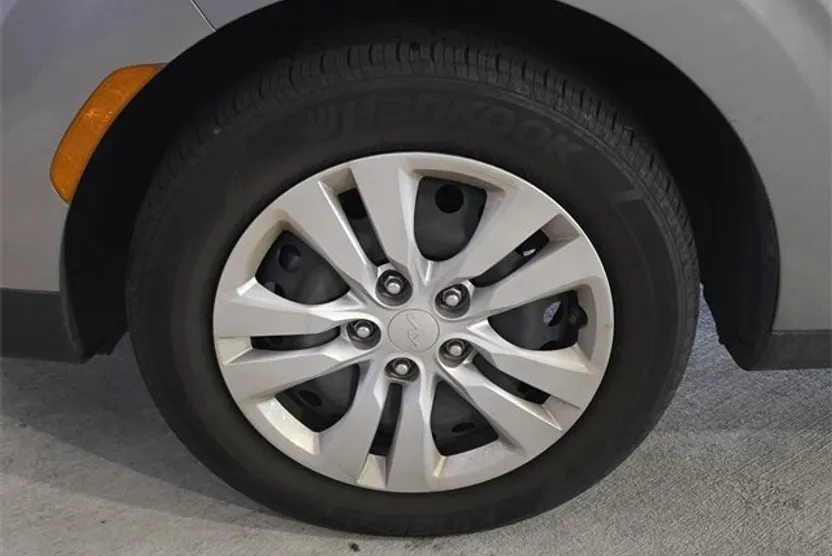 2023 Kia Soul LX S photo 1