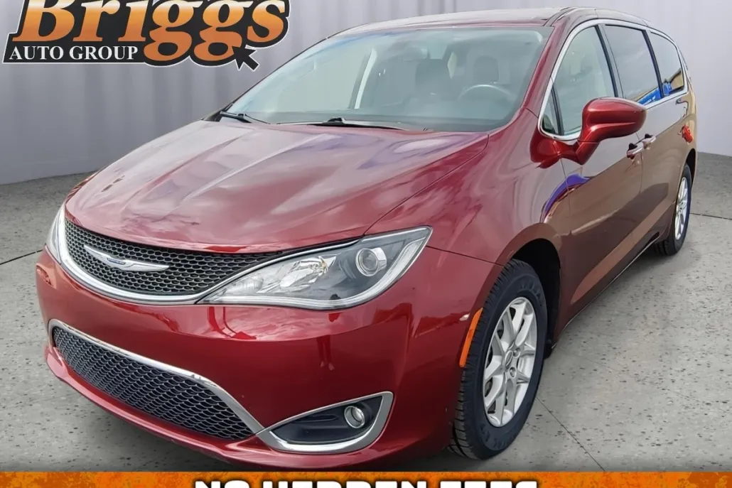 2020 Chrysler Pacifica Touring photo 1