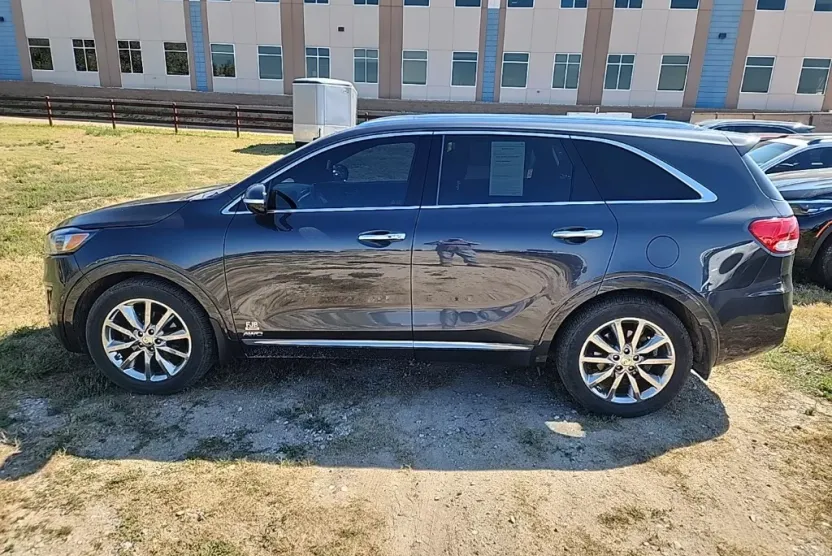 2017 Kia Sorento V6 photo 1