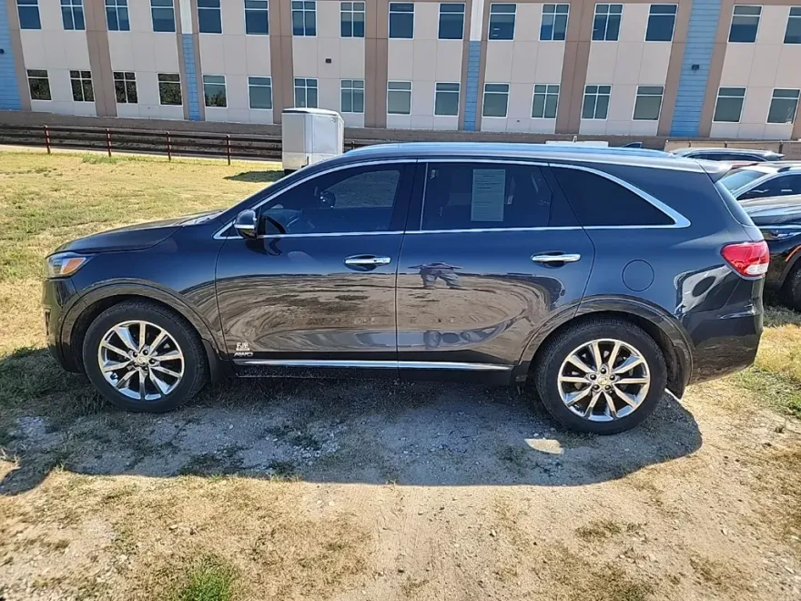 2017 Kia Sorento SX Limited photo 1