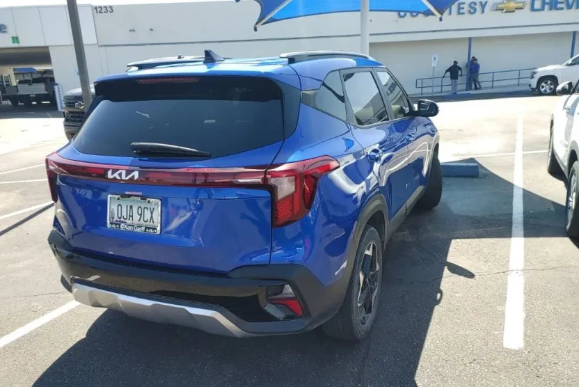 2025 Kia Seltos S photo 1