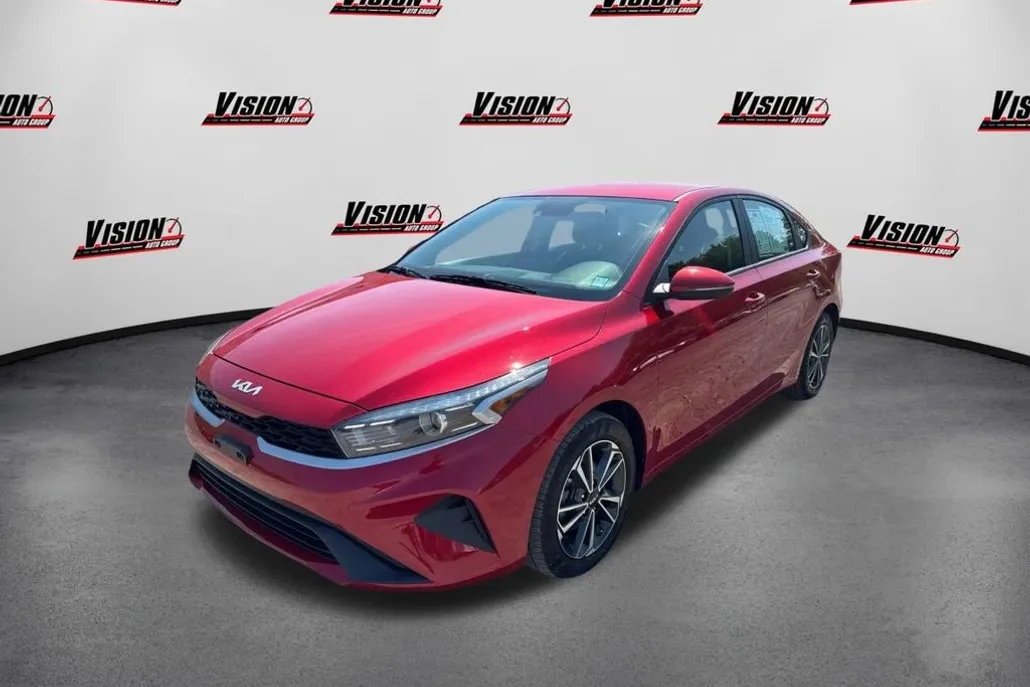 2023 Kia Forte LXS photo 1