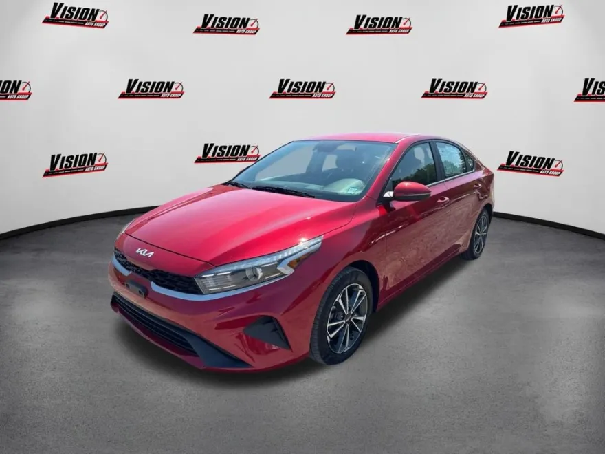2023 Kia Forte LXS photo 1