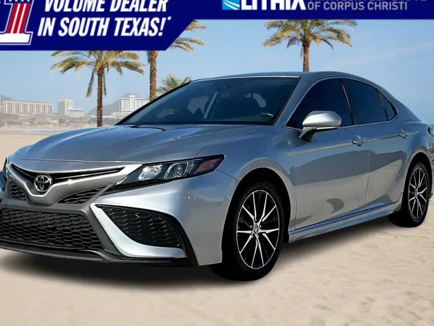 2022 Toyota Camry SE photo 1