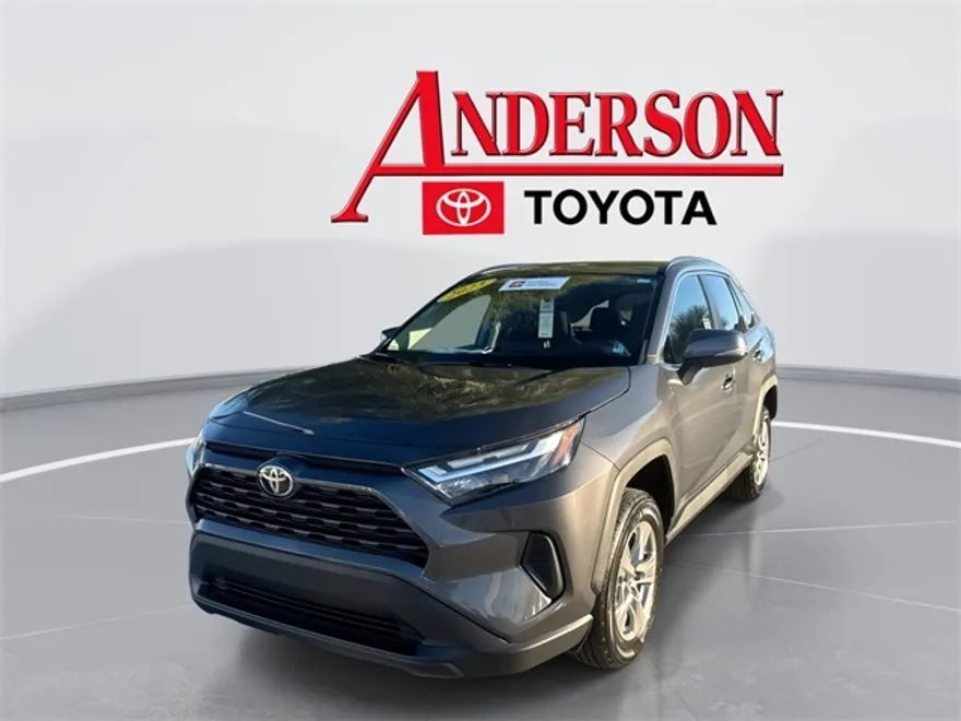 2023 Toyota RAV4 XLE photo 1