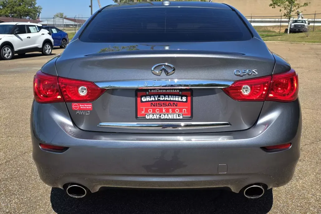2017 Infiniti Q50 2.0t Sport photo 1