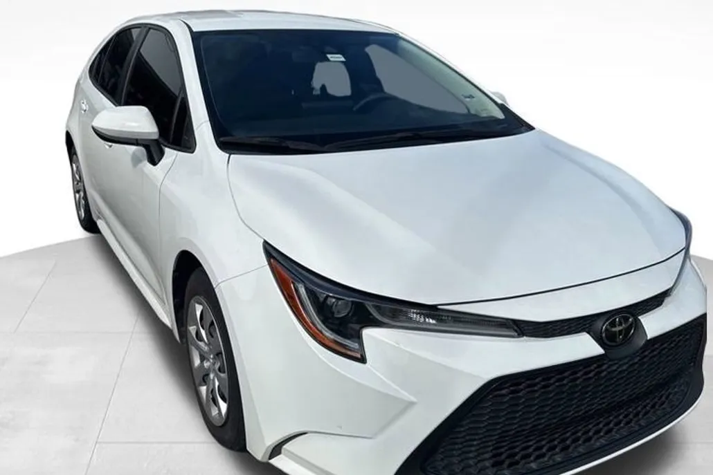 2022 Toyota Corolla LE photo 1