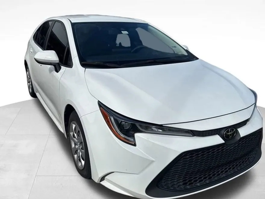 2022 Toyota Corolla LE photo 1