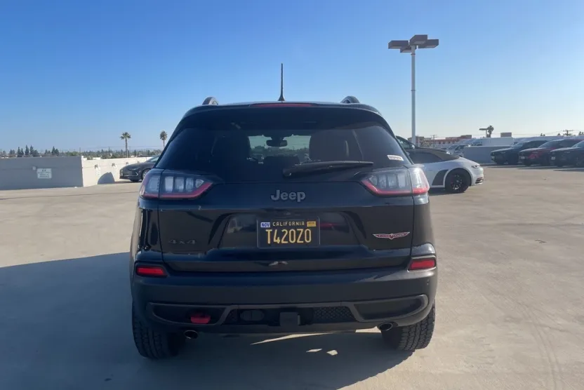 2019 Jeep Cherokee Trailhawk photo 1