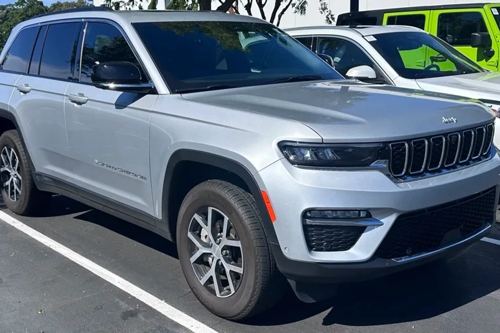 2025 Jeep Grand Cherokee Limited photo 1