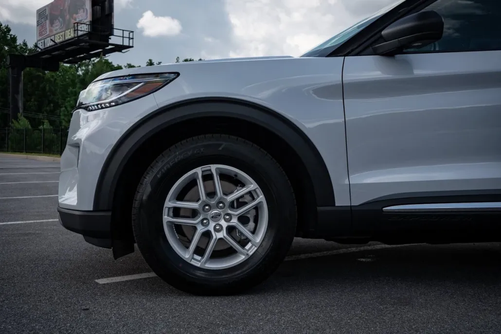 2025 Ford Explorer photo 1