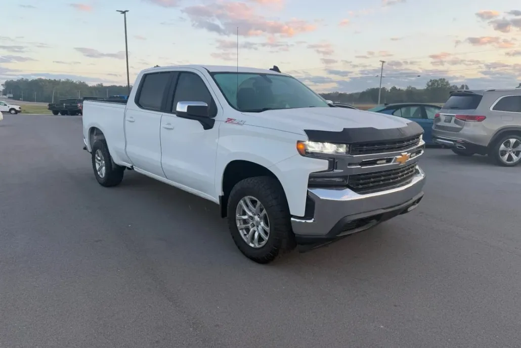 2019 Chevrolet Silverado 1500 LT photo 1