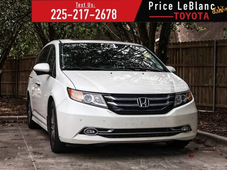 2015 Honda Odyssey Touring photo 1