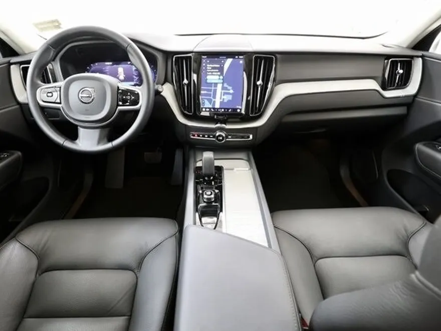 2025 Volvo XC60 B5 Plus photo 1