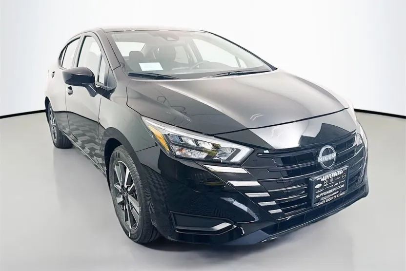 2025 Nissan Versa 1.6 SV photo 1