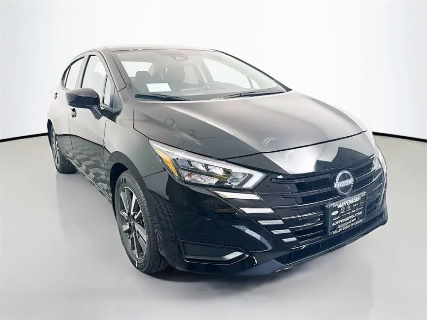 2025 Nissan Versa 1.6 SV photo 1