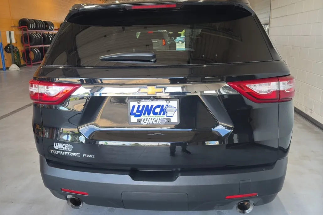 2020 Chevrolet Traverse LS photo 1