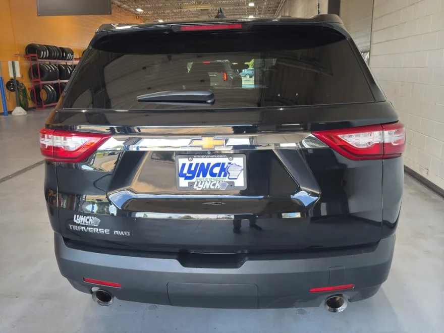 2020 Chevrolet Traverse LS photo 1