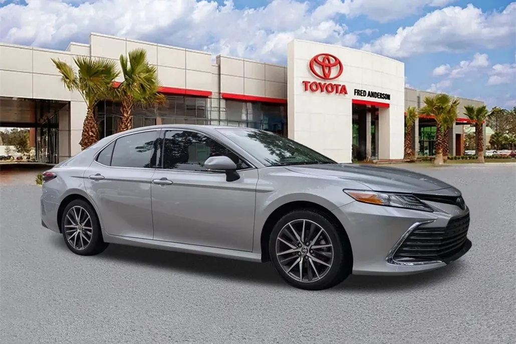 2023 Toyota Camry Hybrid XLE photo 1