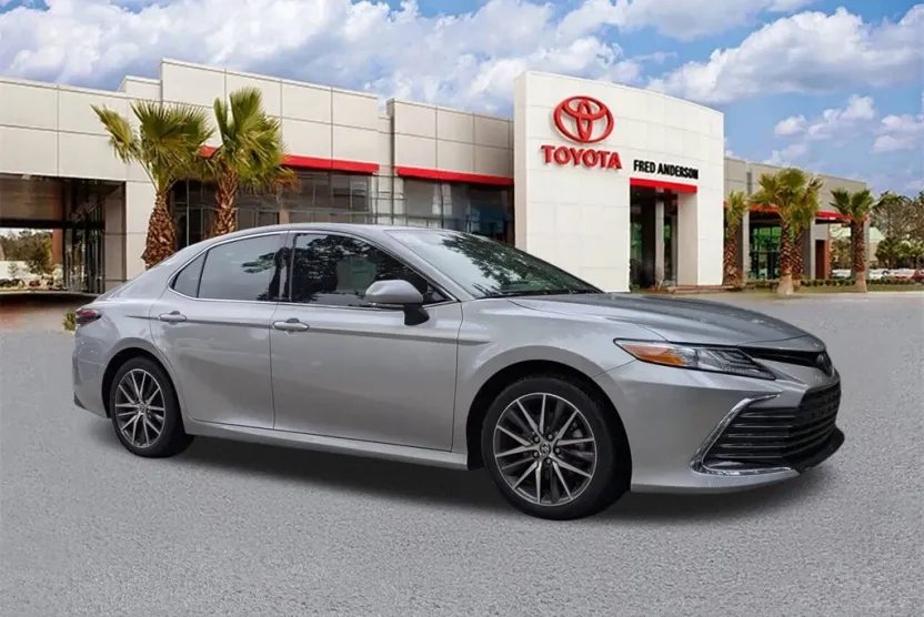 2023 Toyota Camry Hybrid XLE photo 1