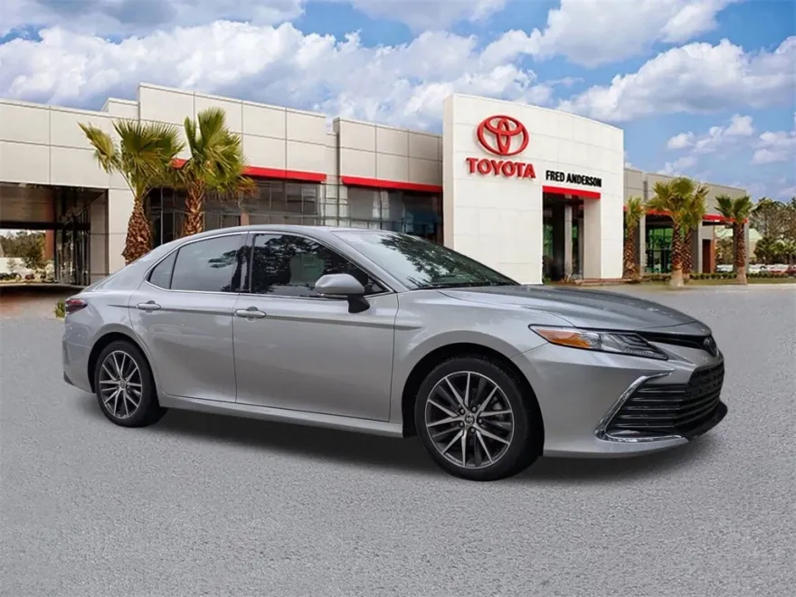 2023 Toyota Camry Hybrid XLE photo 1
