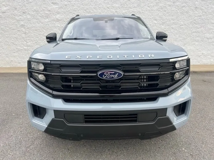 2025 Ford Expedition MAX photo 1