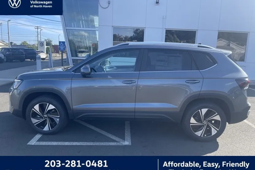 2025 Volkswagen Taos SE photo 1