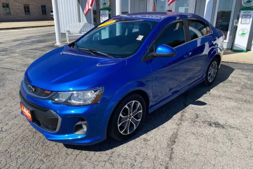 2019 Chevrolet Sonic LT photo 1