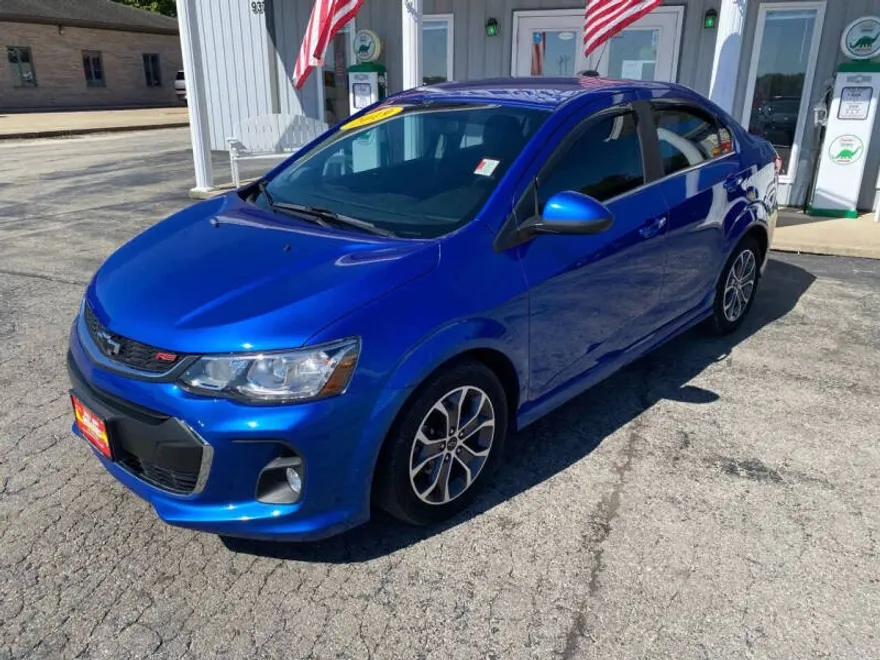 2019 Chevrolet Sonic LT photo 1