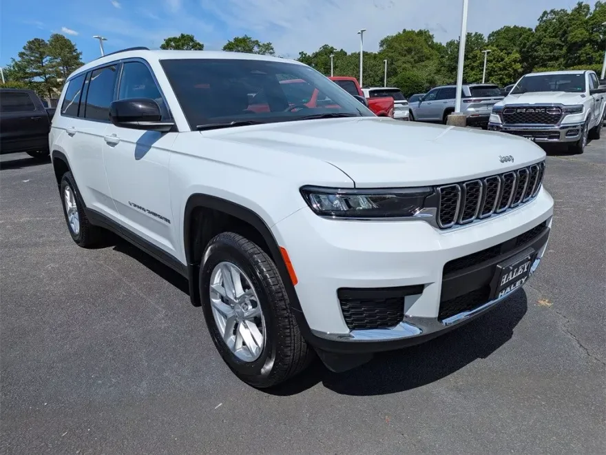 2025 Jeep Grand Cherokee Laredo photo 1