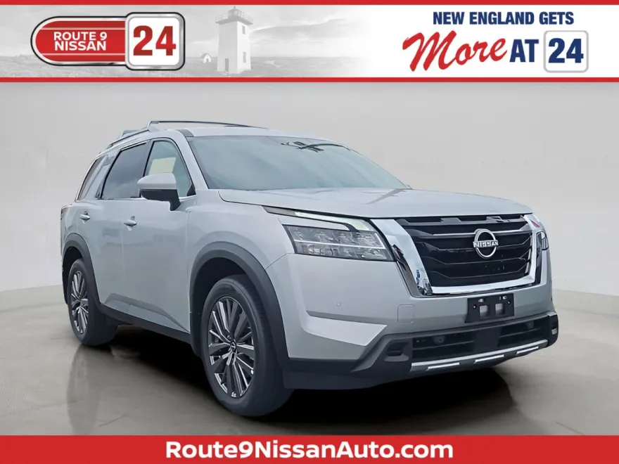2025 Nissan Pathfinder SL photo 1