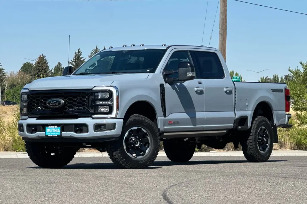 2025 Ford F-350 Lariat photo 1