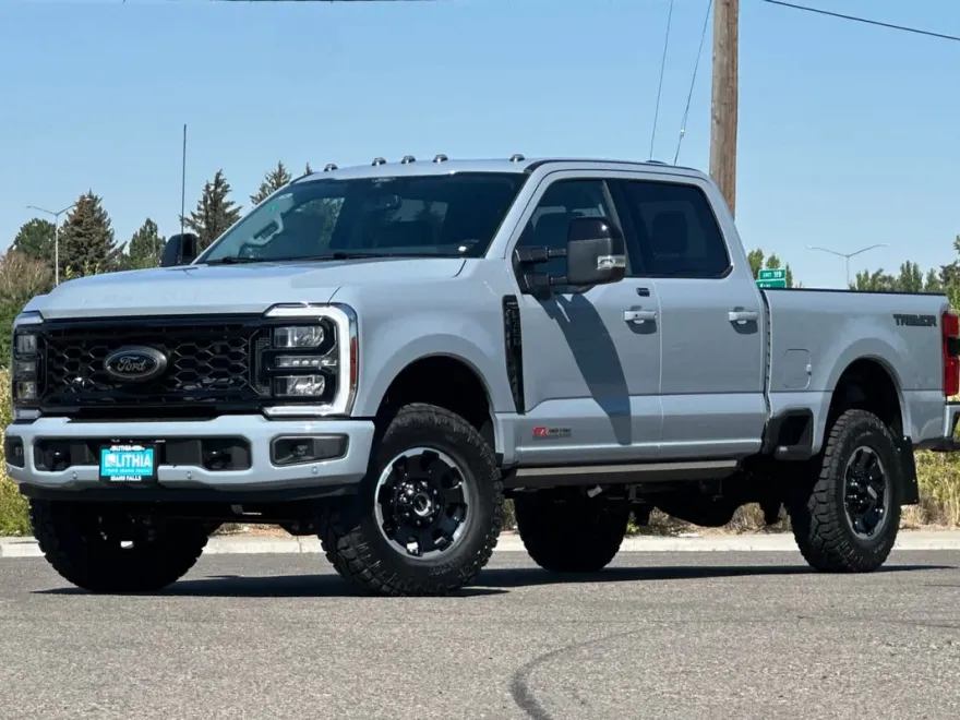 2025 Ford F-350 Lariat photo 1