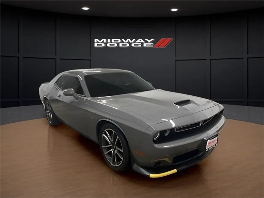 2023 Dodge Challenger R/T photo 1