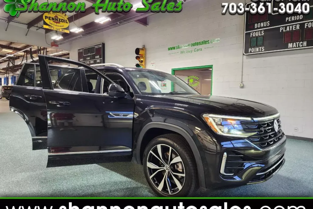 2024 Volkswagen Atlas SEL Premium R-Line photo 1