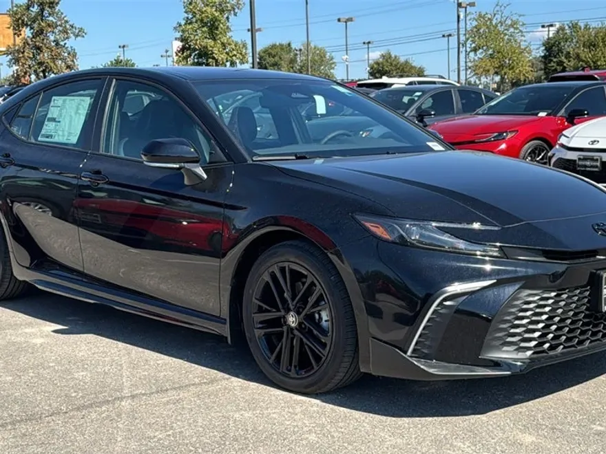 2026 Toyota Camry SE photo 1