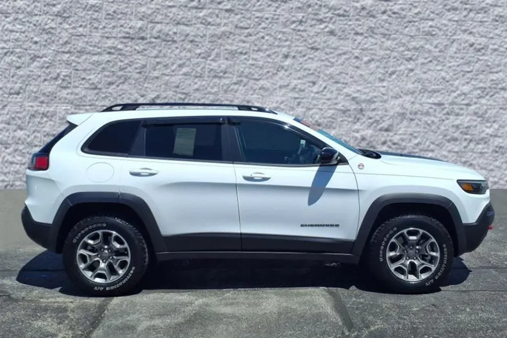 2022 Jeep Cherokee Trailhawk photo 1