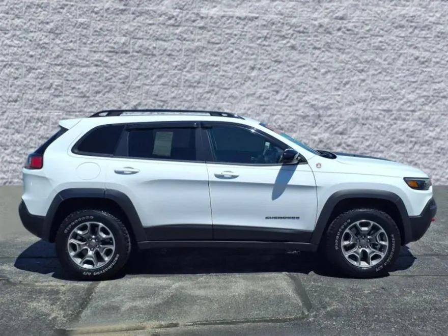 2022 Jeep Cherokee Trailhawk photo 1