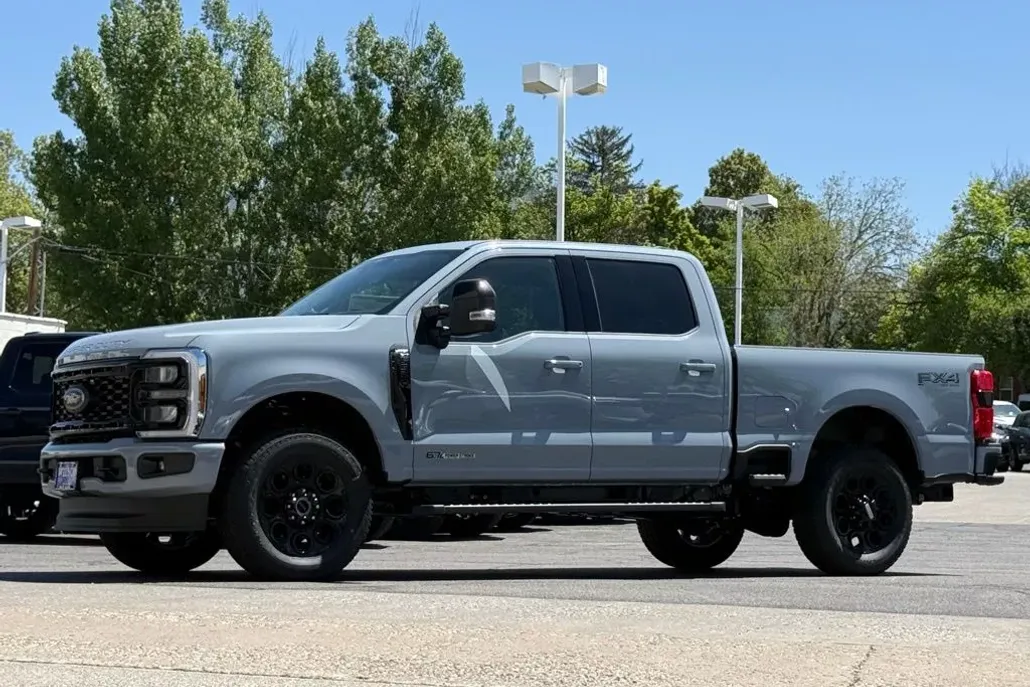 2025 Ford F-350 Lariat photo 1