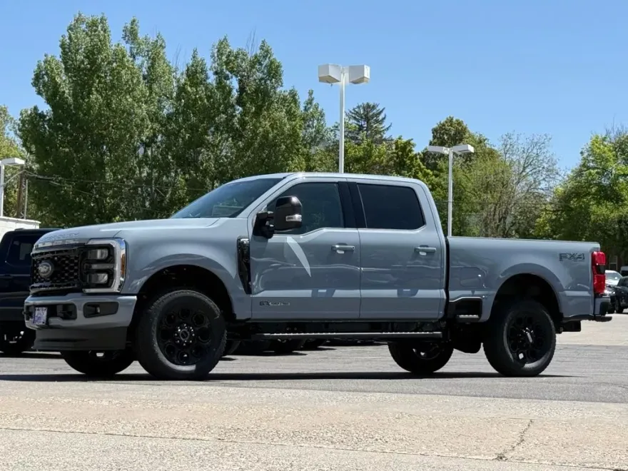 2025 Ford F-350 Lariat photo 1