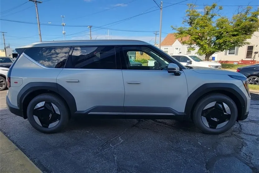 2026 Kia EV9 Wind photo 1