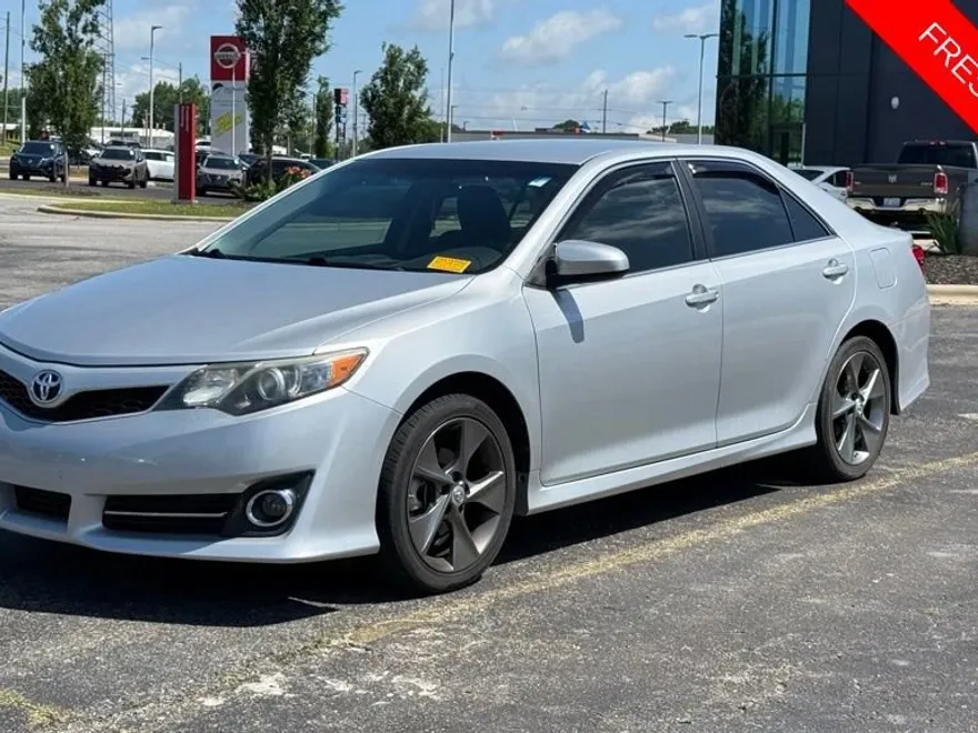 2012 Toyota Camry SE photo 1