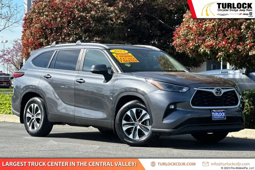 2023 Toyota Highlander L photo 1